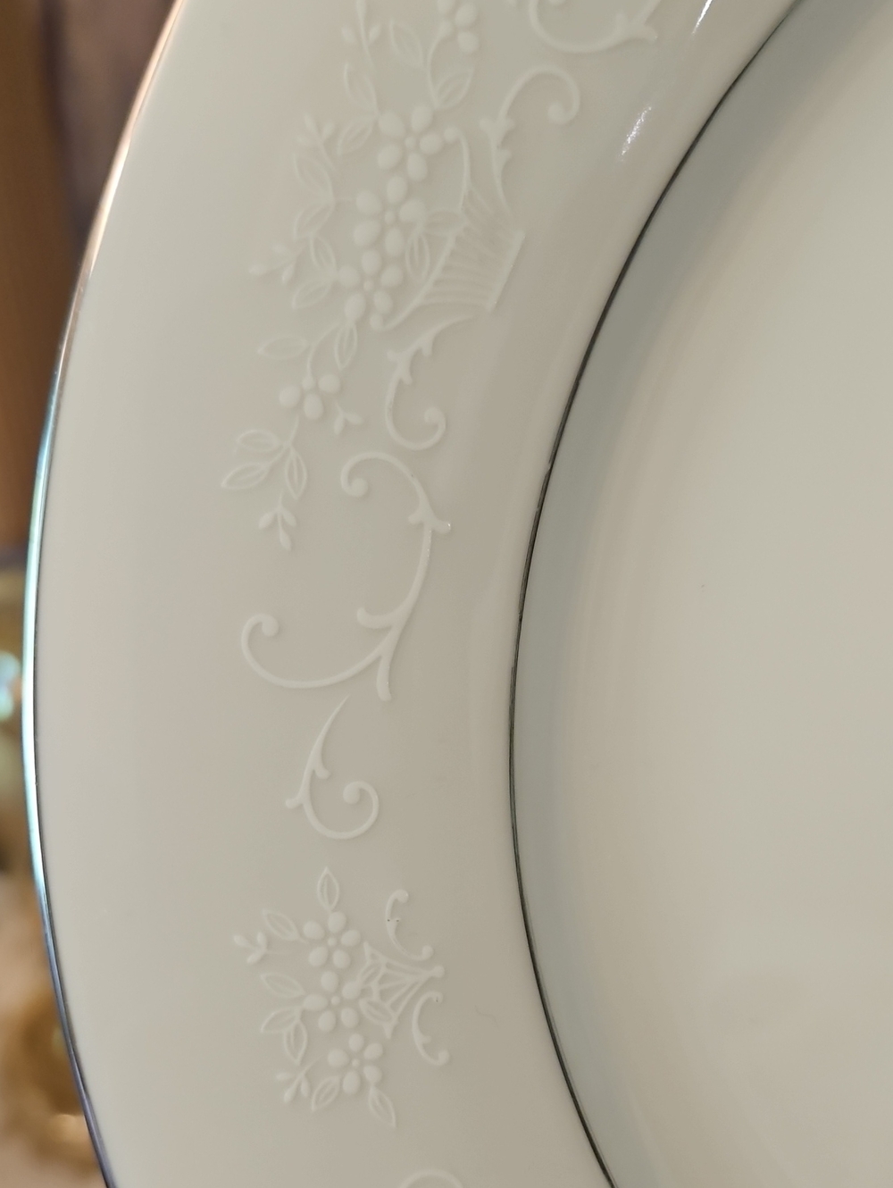 Noritake Whitehall Set Of 4 Classic China Dinner Plates with Silver Rim